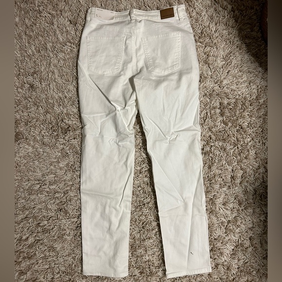 **tags still on - American Eagle Mom Jean White - Picture 3 of 4